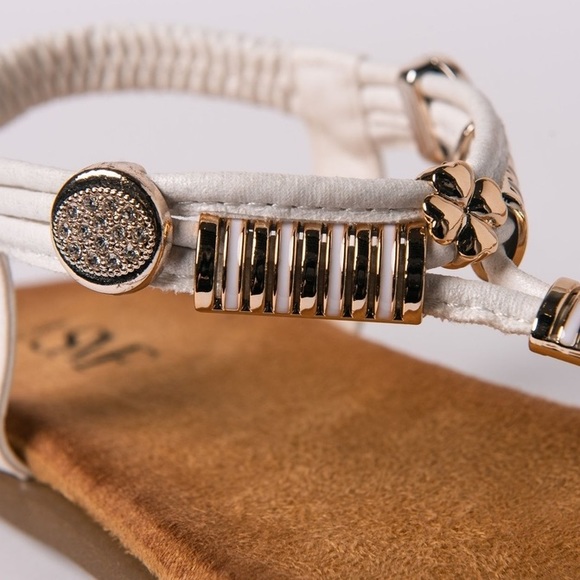 Boho Thong T-Strap White Sandals - Picture 4 of 6